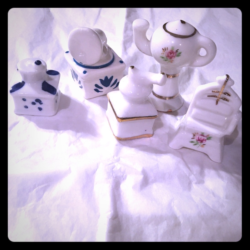 Vintage: Lot of 5 Enesco Ceramic Figurines.